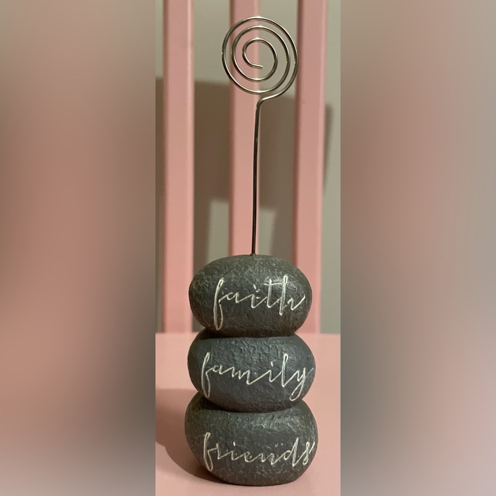 New View "Faith" Stacked Faux Rock Photo Clip
Thanks for looking!